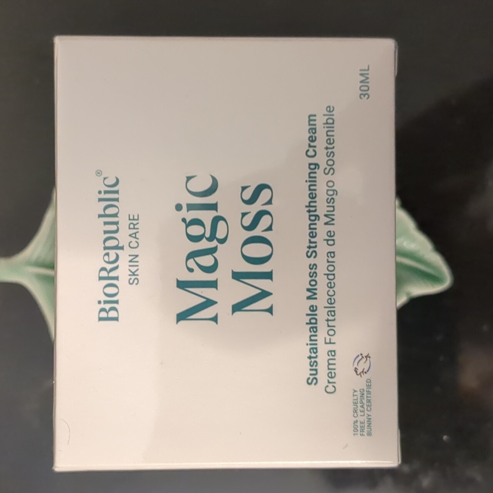 Sustainable Moss Strengthening Cream